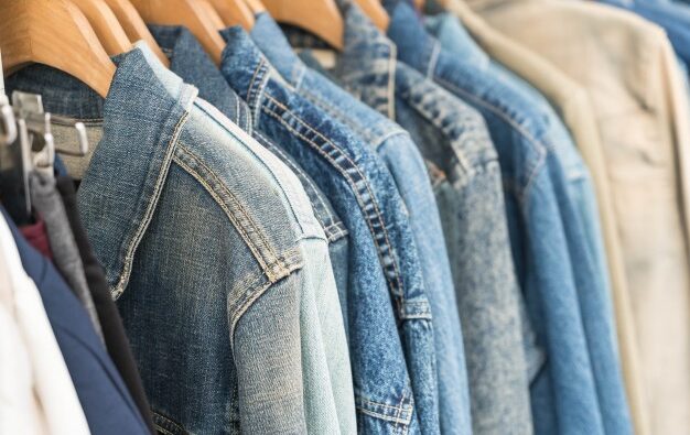 Jakie wybrać ubrania typu basic?