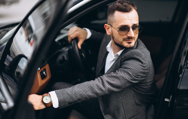 Jak połączyć marynarkę z dżinsami?