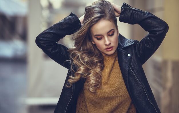 Niezbędne elementy w zimowej kobiecej garderobie