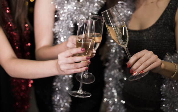 Sylwestrowa stylizacja – z czego powinna się składać?