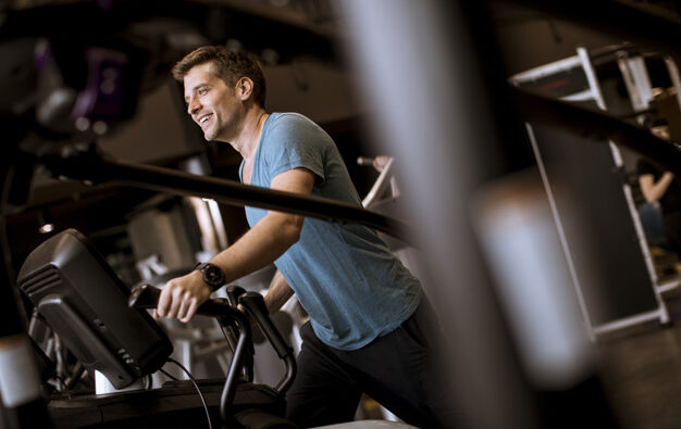 W co ubrać się na siłownię? Męskie propozycje ubioru