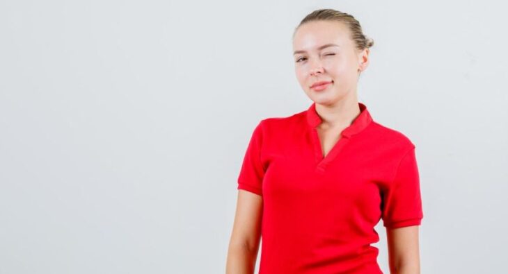 Dlaczego warto mieć koszulkę polo patriotyczną w swojej garderobie?