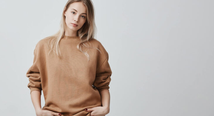 Szykownie i modne: Twoja bluza damska bez kaptura na wiosnę i lato 2025!