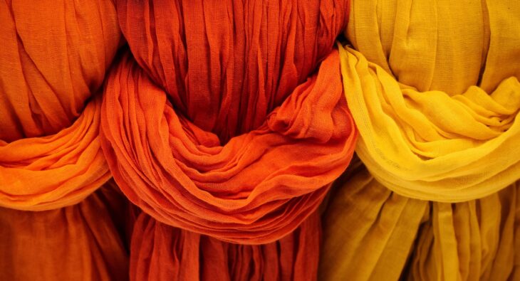 Odkryj Sekrety Stylizacji z Listonoszką – Najmodniejsze Sposoby na Noszenie Torebek 2025!